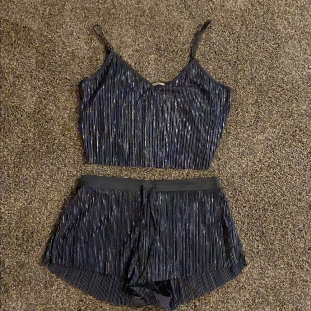 VS two-piece sleep set, size Medium.
